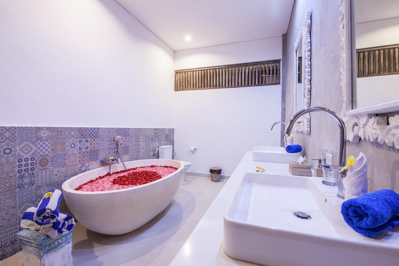 Ambermoon Villa 2 Seminyak  Bagian luar foto