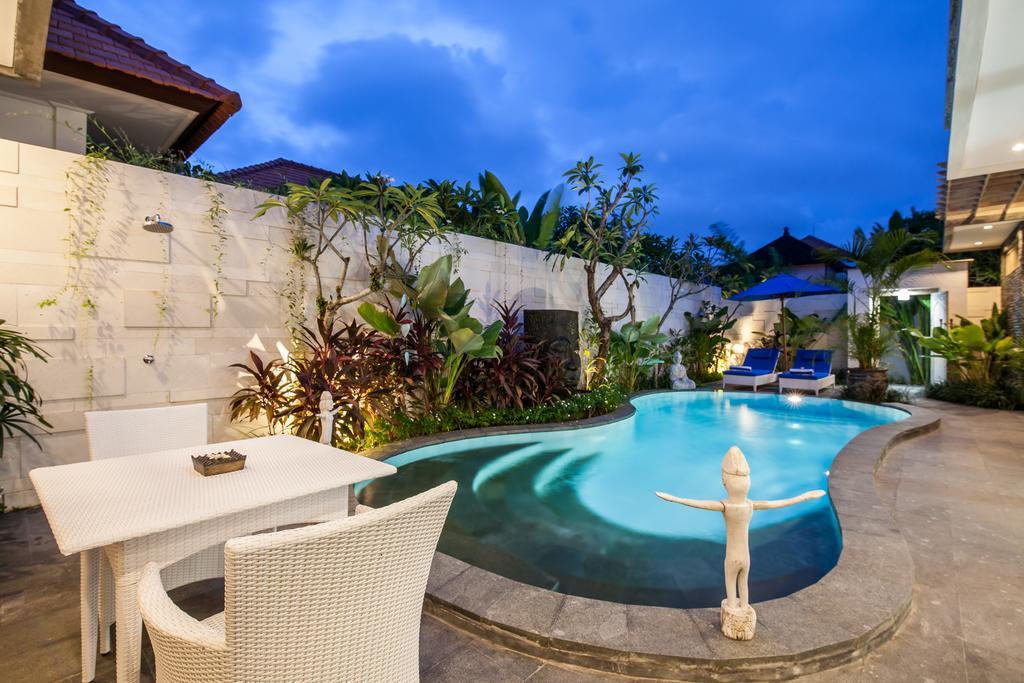Ambermoon Villa 2 Seminyak  Bagian luar foto
