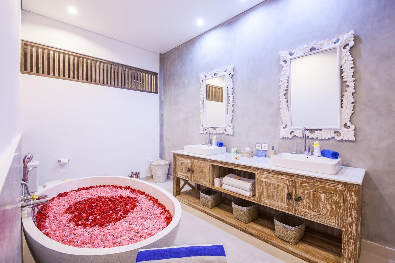 Ambermoon Villa 2 Seminyak  Bagian luar foto